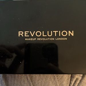 Unused make up ! Eyes shadow great for all skins times ✨